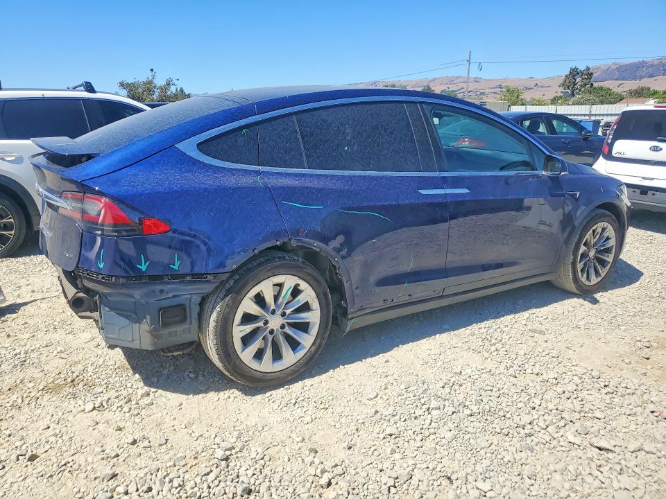 Продажа на аукционе авто 2018 Tesla Model X, vin: 5YJXCAE20JF111740, номер лота: 61988186