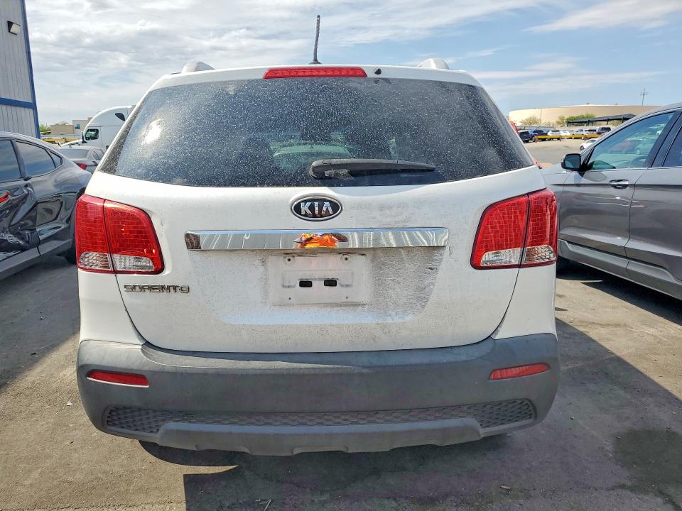 62154026 :رقم المزاد ، 5XYKTDA22BG165021 vin ، 2011 Kia Sorento مزاد بيع