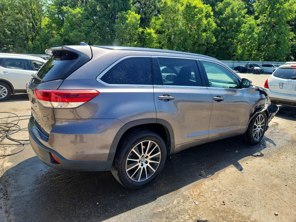 63494426 :رقم المزاد ، 5TDKZRFH4JS282643 vin ، 2018 Toyota Highlander مزاد بيع