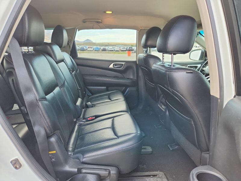61560456 :رقم المزاد ، 5N1AR2MMXFC628704 vin ، 2015 Nissan Pathfinder مزاد بيع