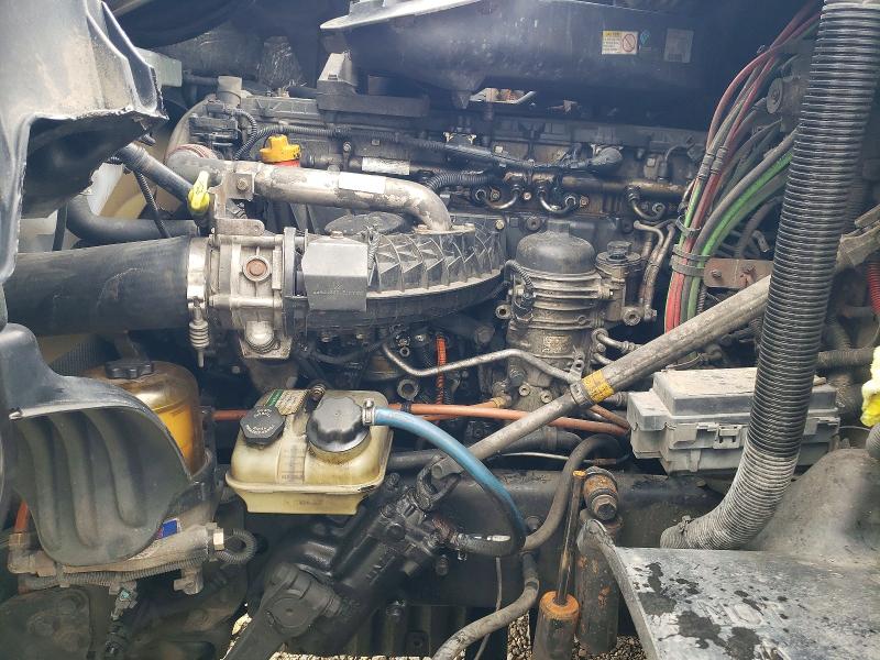 61701956 :رقم المزاد ، 1FUGGLDV1GLHA2524 vin ، 2016 Freightliner Cascadia 125 مزاد بيع