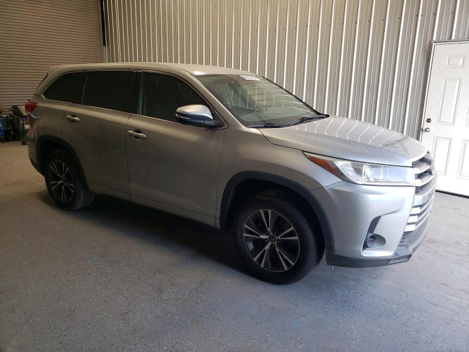 Auction sale of the 2018 Toyota Highlander, vin: 5TDZZRFH3JS257702, lot number: 63133136