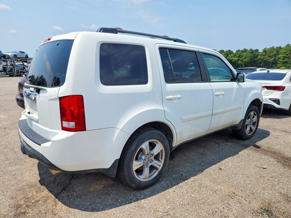 62515886 :رقم المزاد ، 5FNYF3H46FB029992 vin ، 2015 Honda Pilot مزاد بيع