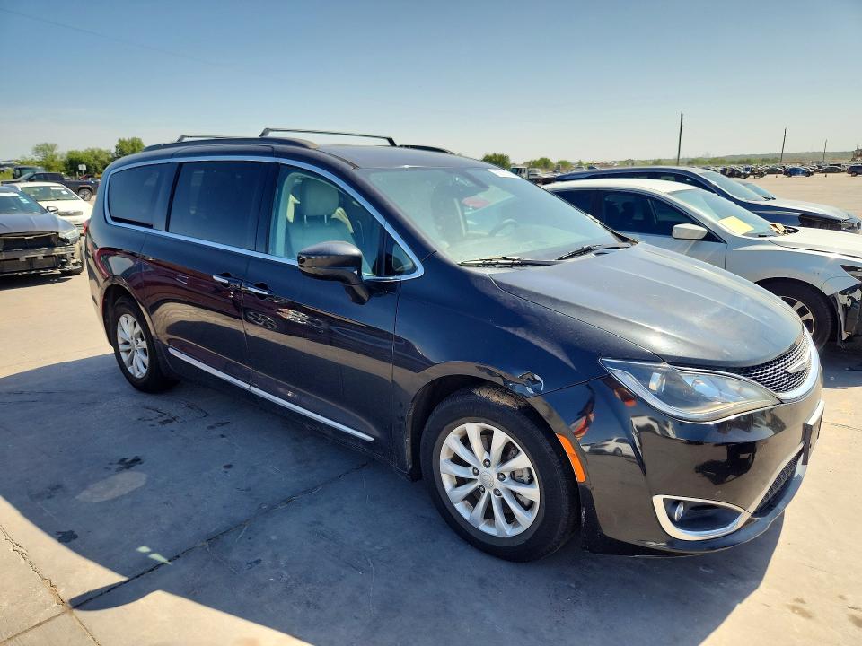 62121296 :رقم المزاد ، 2C4RC1BG1HR794376 vin ، 2017 Chrysler Pacifica مزاد بيع