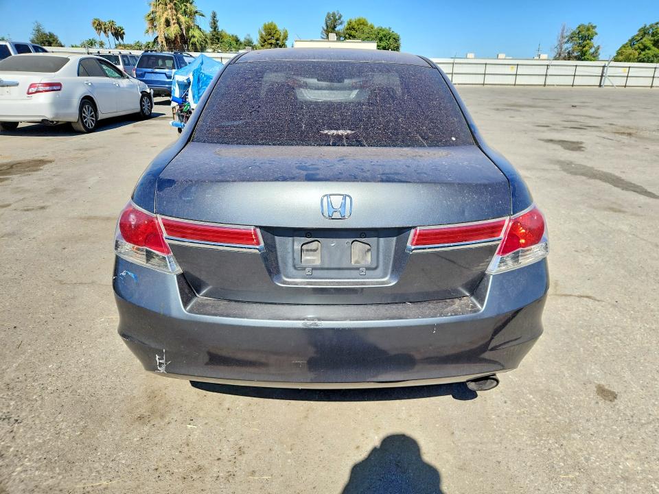 61638646 :رقم المزاد ، 1HGCP2F64BA122004 vin ، 2011 Honda Accord مزاد بيع