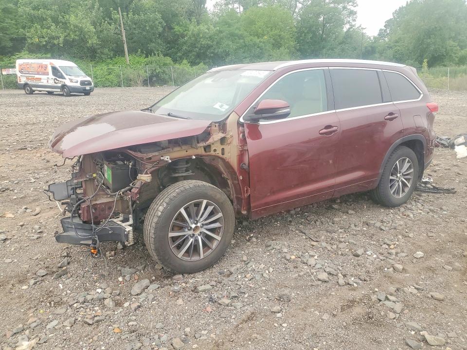 60472646 :رقم المزاد ، 5TDJZRFH7HS442567 vin ، 2017 Toyota Highlander مزاد بيع