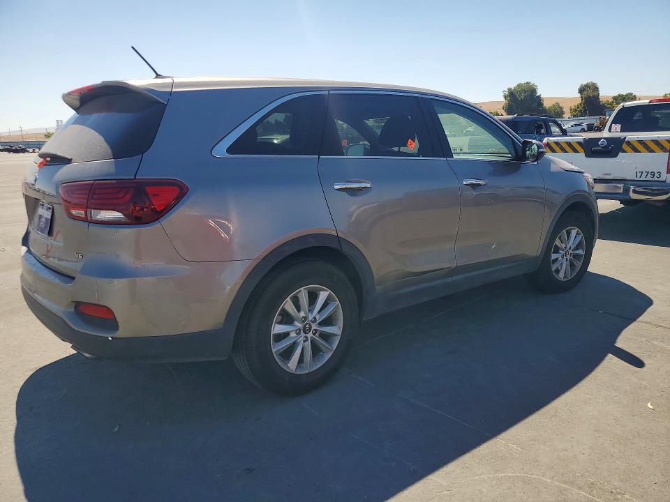 62542656 :رقم المزاد ، 5XYPG4A5XKG467242 vin ، 2019 Kia Sorento مزاد بيع