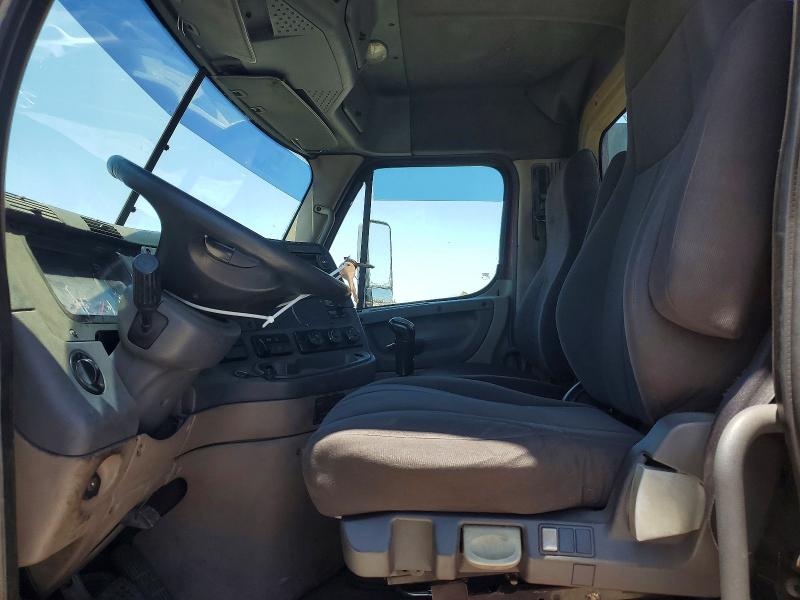 Продаж на аукціоні авто 2011 Freightliner Cascadia, vin: 1FUJGEDR6BLBB4129, номер лоту: 60299546
