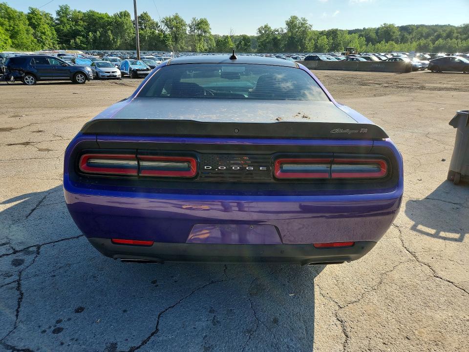 60275816 :رقم المزاد ، 2C3CDZBT7JH287982 vin ، 2018 Dodge Challenger مزاد بيع