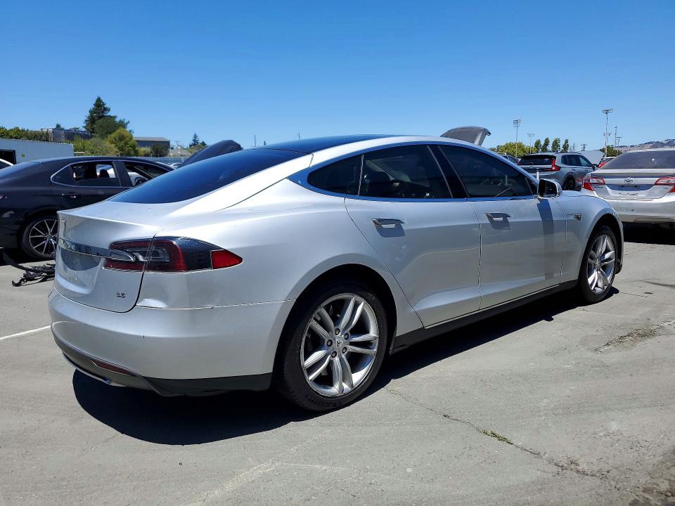 Продажа на аукционе авто 2013 Tesla Model S, vin: 5YJSA1CN3DFP13548, номер лота: 61147316