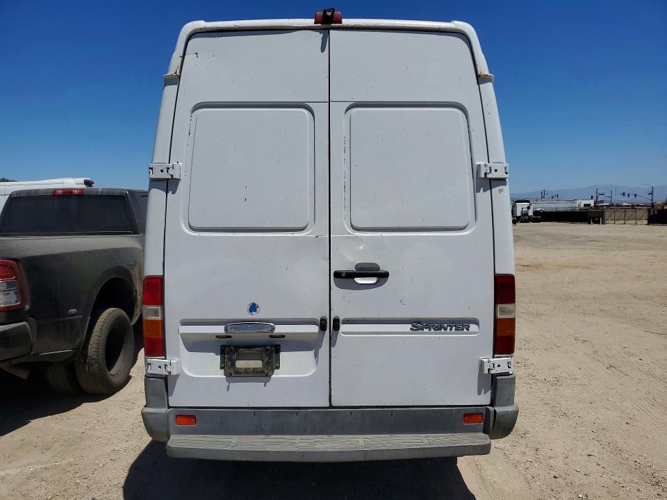 61578536 :رقم المزاد ، WD2PD644045610958 vin ، 2004 Dodge Sprinter مزاد بيع