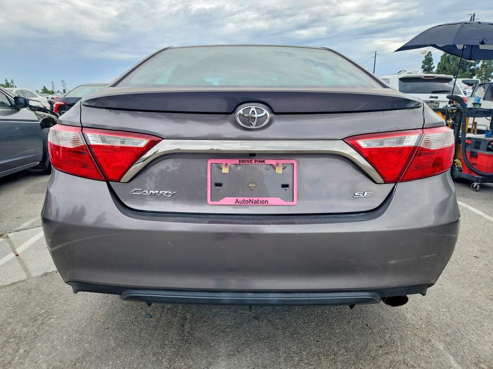 61886476 :رقم المزاد ، 4T1BF1FK2HU624050 vin ، 2017 Toyota Camry مزاد بيع