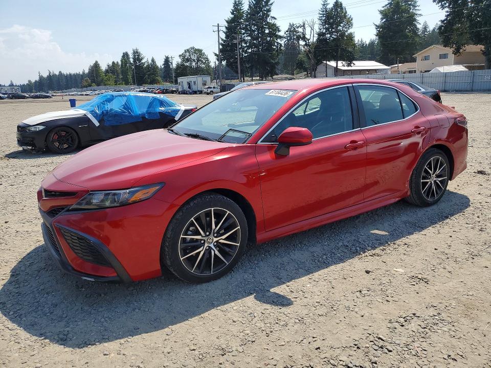 61184436 :رقم المزاد ، 4T1G11AK2MU433735 vin ، 2021 Toyota Camry مزاد بيع