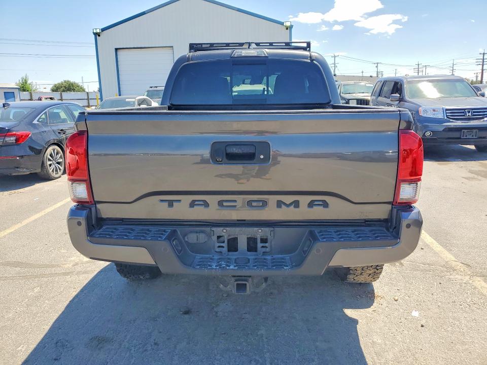 59120556 :رقم المزاد ، 3TMCZ5AN2JM152158 vin ، 2018 Toyota Tacoma مزاد بيع
