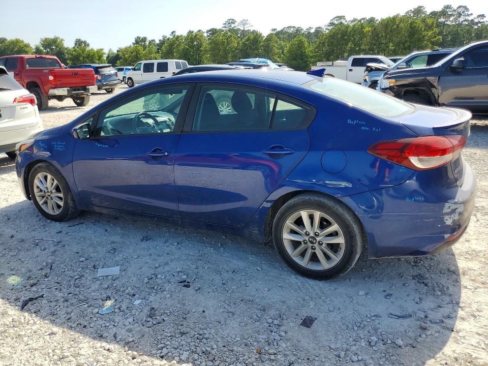 61790726 :رقم المزاد ، 3KPFL4A76HE138570 vin ، 2017 Kia Forte مزاد بيع