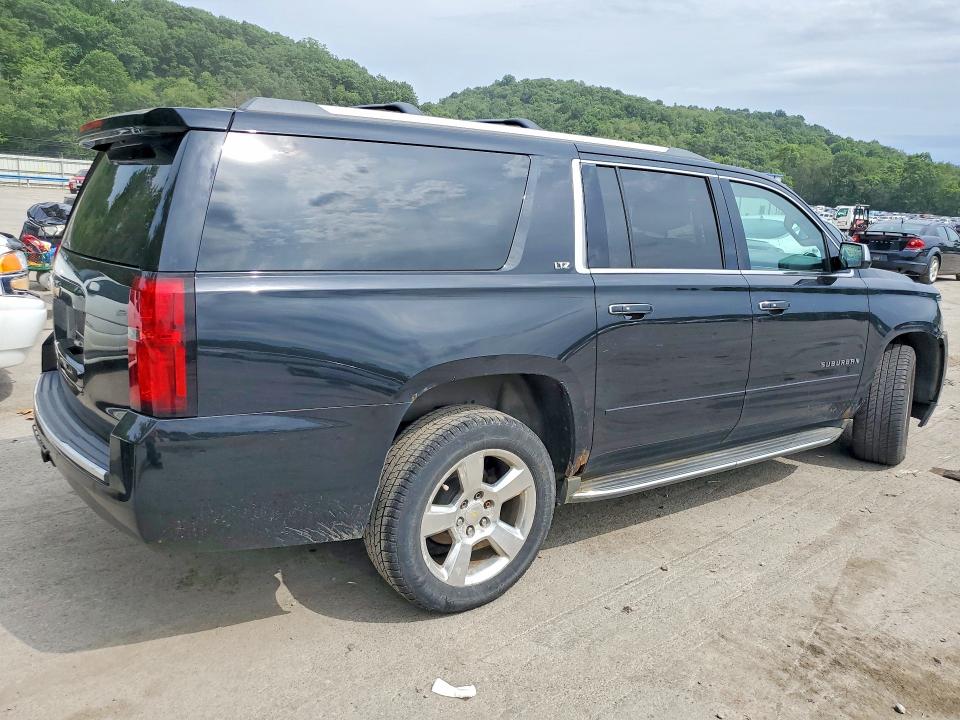2015 Chevrolet Suburban მანქანა იყიდება აუქციონზე, vin: 1GNSKKKC7FR675040, აუქციონის ნომერი: 62569676