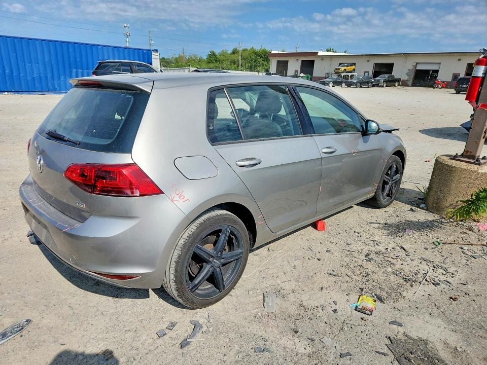 62108606 :رقم المزاد ، 3VW217AU7FM011581 vin ، 2015 Volkswagen Golf مزاد بيع