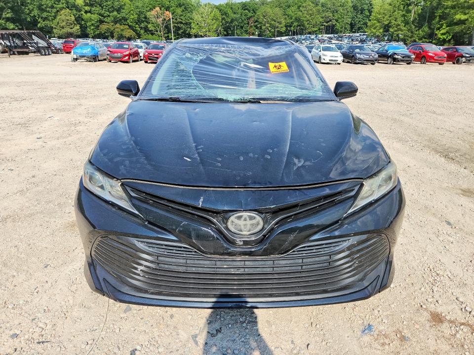 2018 Toyota Camry მანქანა იყიდება აუქციონზე, vin: 4T1B11HK2JU650701, აუქციონის ნომერი: 58041536