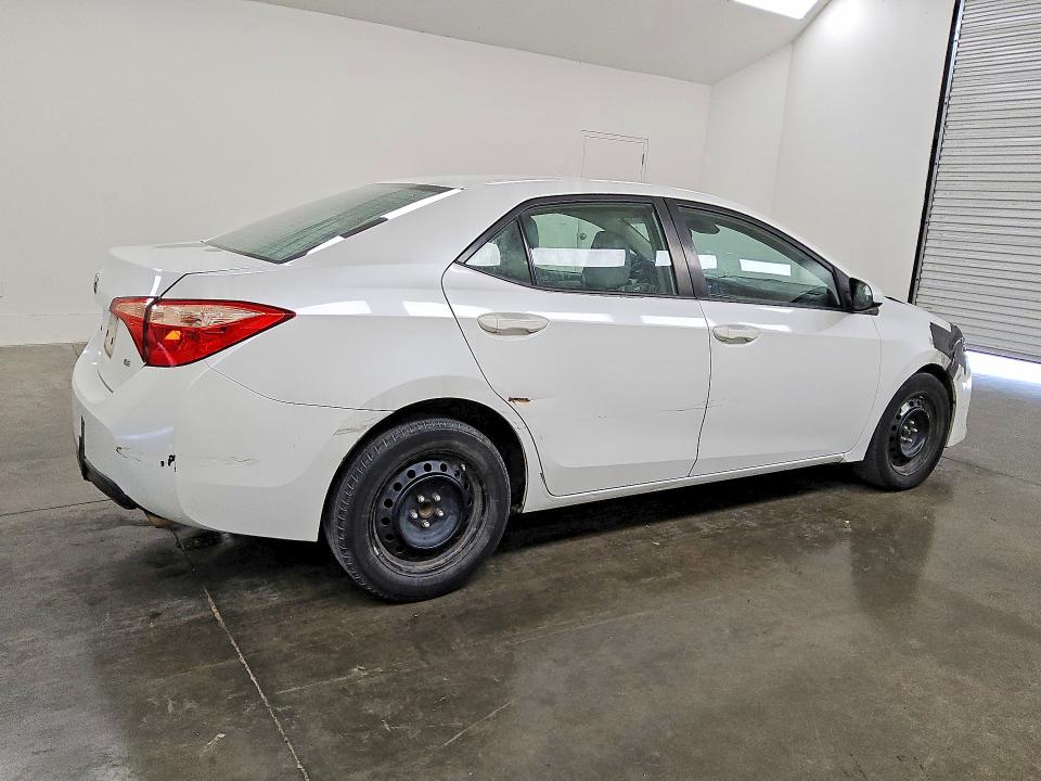 61195836 :رقم المزاد ، 5YFBURHE9HP645684 vin ، 2017 Toyota Corolla مزاد بيع