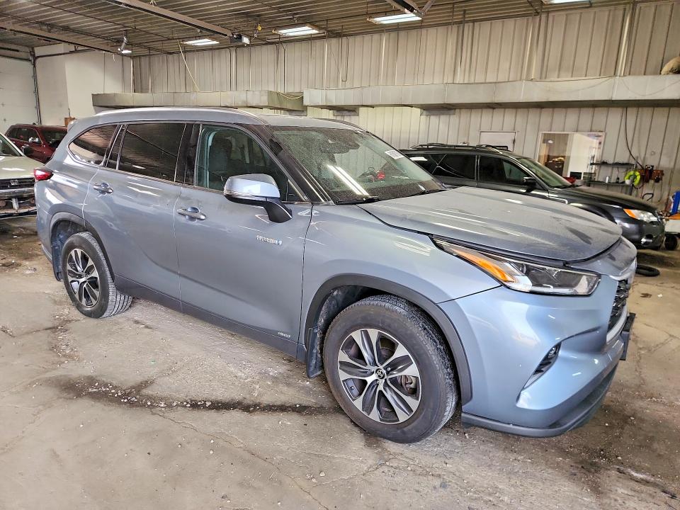 61508706 :رقم المزاد ، 5TDGBRCH4MS066049 vin ، 2021 Toyota Highlander مزاد بيع