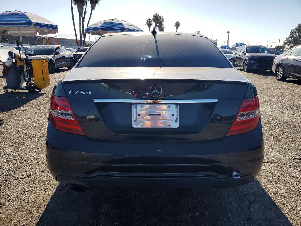 2013 Mercedes-benz C მანქანა იყიდება აუქციონზე, vin: WDDGF4HB8DR258025, აუქციონის ნომერი: 59744536