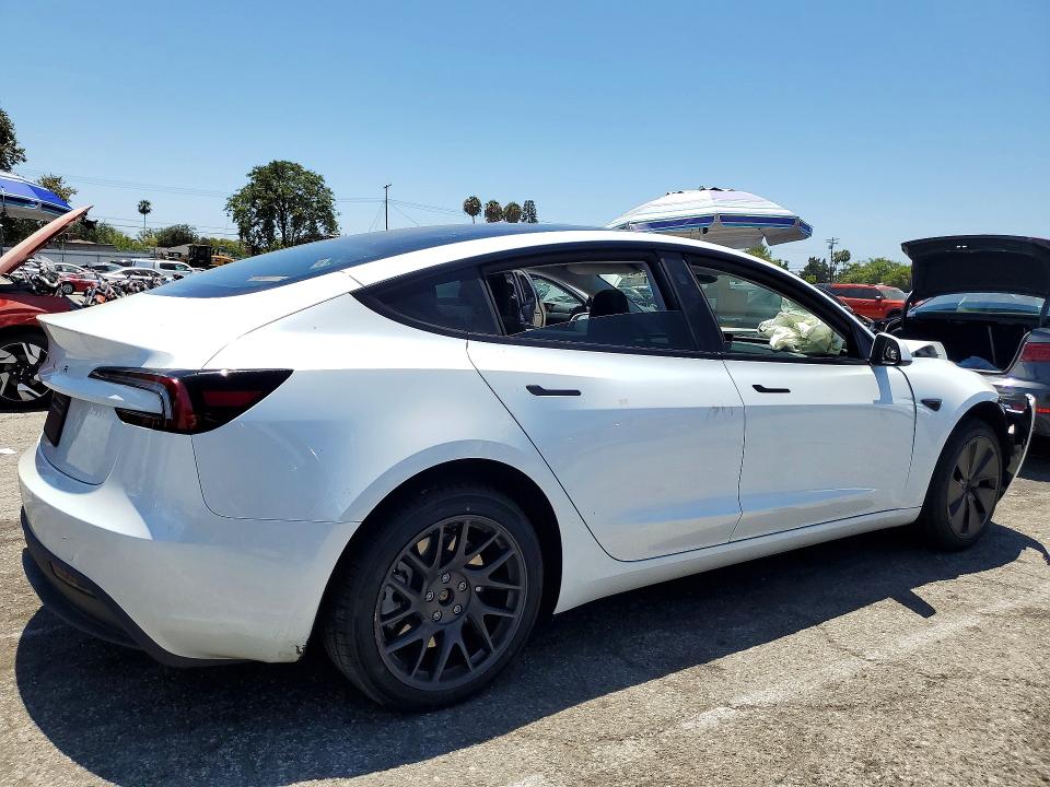 60525436 :رقم المزاد ، 5YJ3E1EAXTF145106 vin ، 2026 Tesla Model 3 مزاد بيع