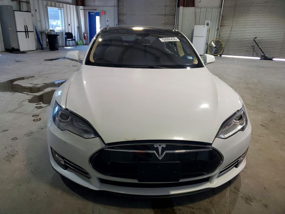 2014 Tesla Model S მანქანა იყიდება აუქციონზე, vin: 5YJSA1H12EFP45883, აუქციონის ნომერი: 62605436