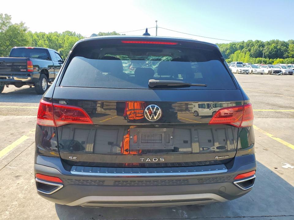 61054686 :رقم المزاد ، 3VVLX7B26NM048849 vin ، 2022 Volkswagen Taos مزاد بيع