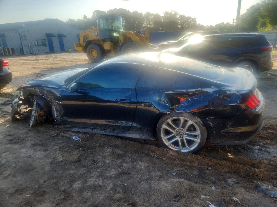 61318236 :رقم المزاد ، 1FA6P8CF3L5185114 vin ، 2020 Ford Mustang مزاد بيع