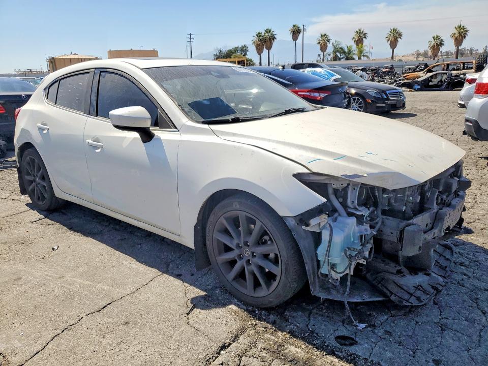 60197236 :رقم المزاد ، 3MZBN1L37JM171202 vin ، 2018 Mazda 3 مزاد بيع
