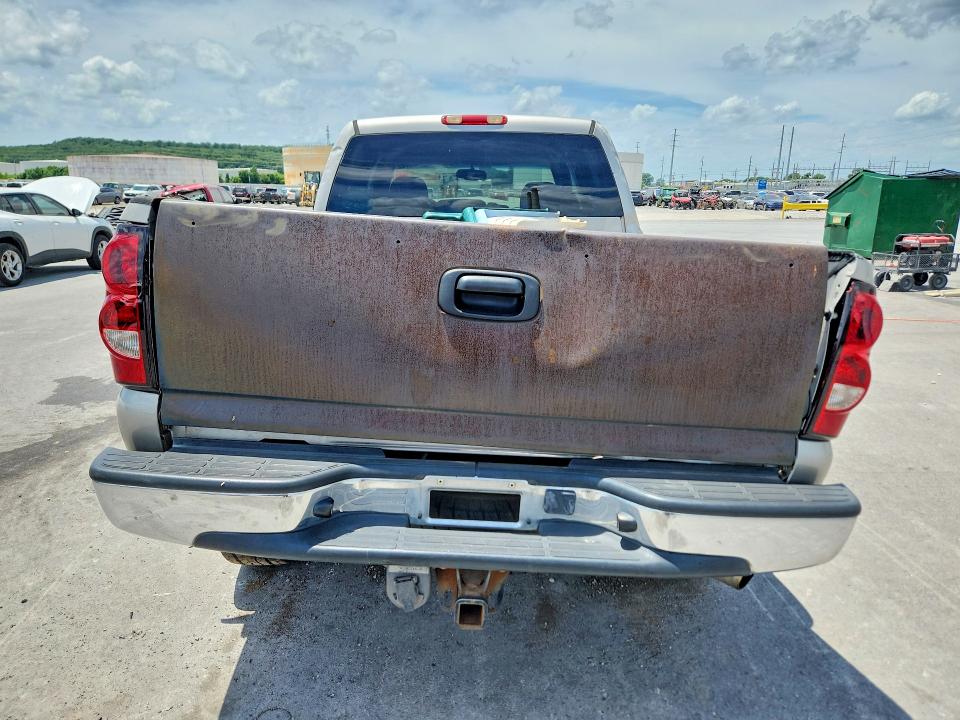58742076 :رقم المزاد ، 1GCHC23214F251292 vin ، 2004 Chevrolet Silverado مزاد بيع