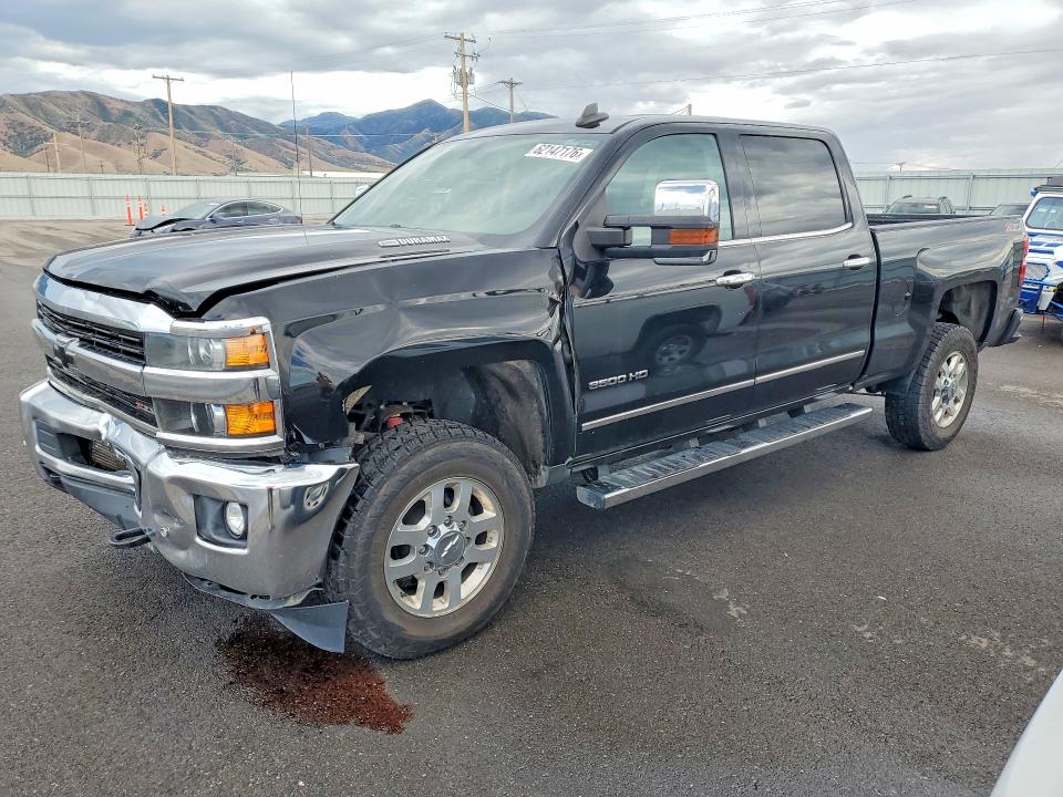 62147176 :رقم المزاد ، 1GC4K0C83FF678261 vin ، 2015 Chevrolet Silverado مزاد بيع