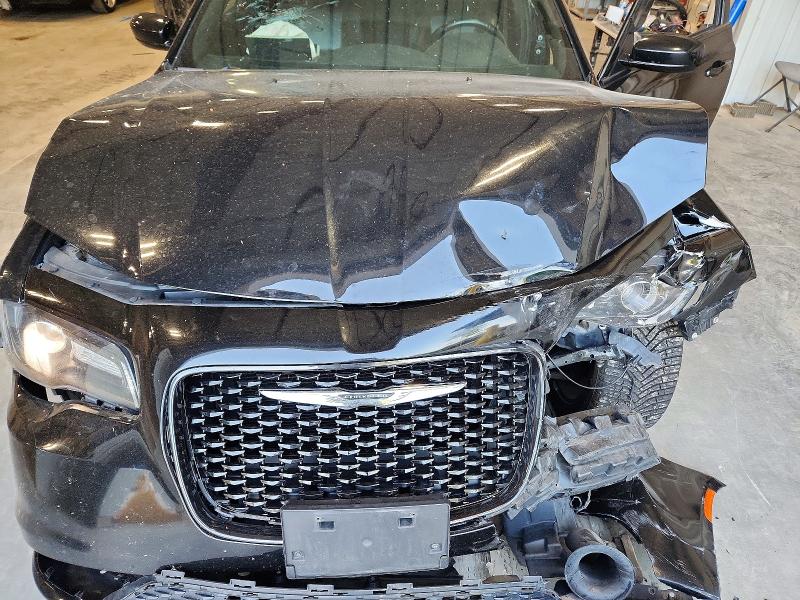 Продажа на аукционе авто 2015 Chrysler 300, vin: 2C3CCABG6FH781054, номер лота: 61917806