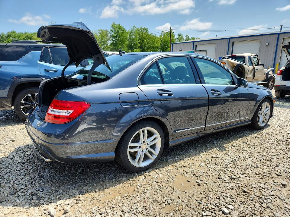 2014 Mercedes-benz C მანქანა იყიდება აუქციონზე, vin: WDDGF8AB1EA931786, აუქციონის ნომერი: 60204546