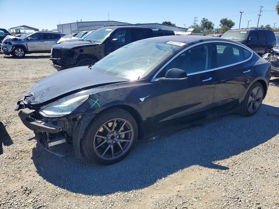 Продажа на аукционе авто 2018 Tesla Model 3, vin: 5YJ3E1EA5JF165681, номер лота: 60221136