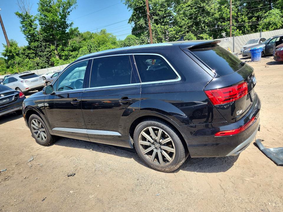 2017 Audi Q7 მანქანა იყიდება აუქციონზე, vin: WA1VAAF78HD052584, აუქციონის ნომერი: 59282396