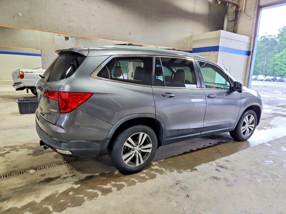 Продажа на аукционе авто 2017 Honda Pilot, vin: 5FNYF6H88HB004311, номер лота: 61576356