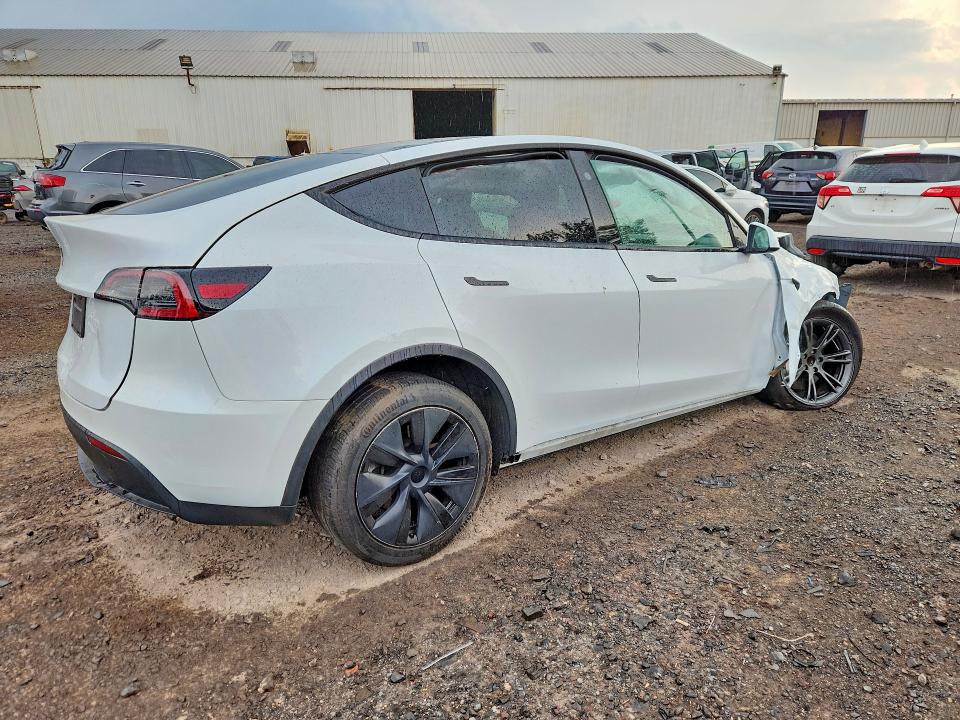 61953026 :رقم المزاد ، 7SAYGDED3RF129160 vin ، 2024 Tesla Model Y مزاد بيع