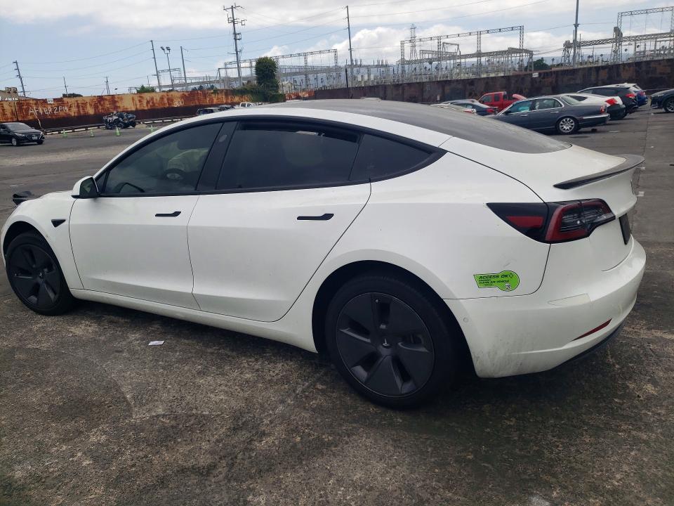 59534596 :رقم المزاد ، 5YJ3E1EA0NF114675 vin ، 2022 Tesla Model 3 مزاد بيع
