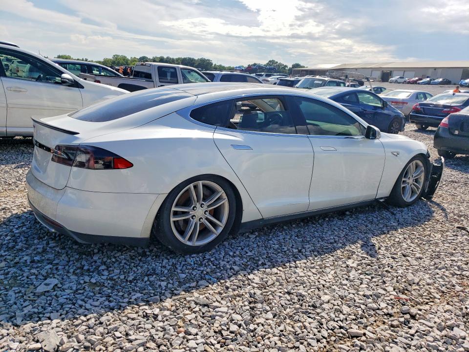 60928856 :رقم المزاد ، 5YJSA1DP7DFP06103 vin ، 2013 Tesla Model S مزاد بيع
