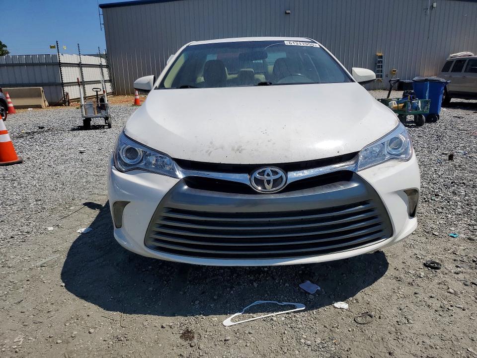 61311956 :رقم المزاد ، 4T1BF1FK4FU927201 vin ، 2015 Toyota Camry مزاد بيع