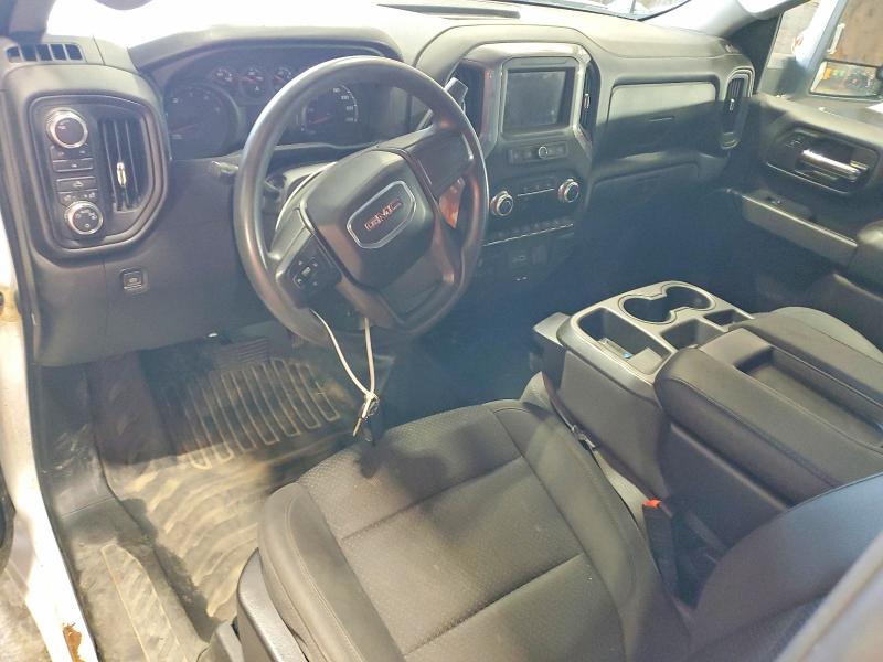 60643476 :رقم المزاد ، 1GT39LEY0NF328459 vin ، 2022 Gmc Sierra مزاد بيع