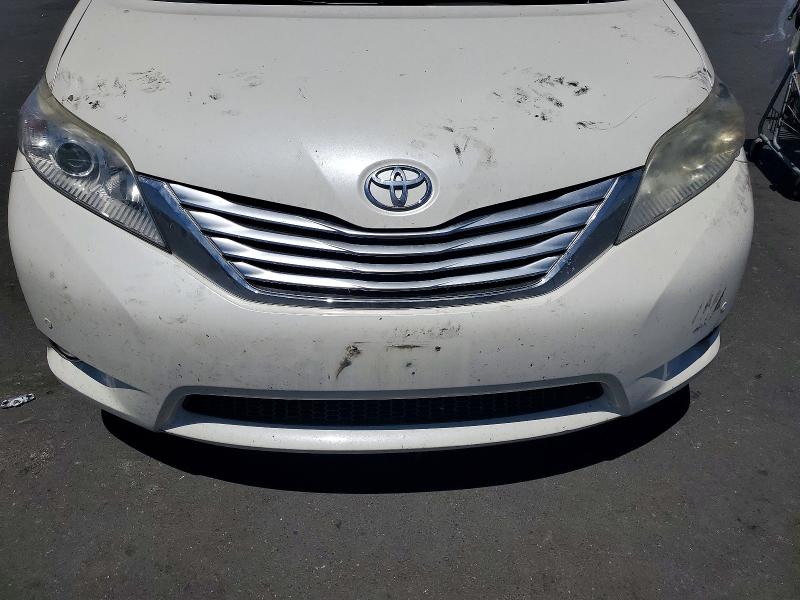 60786666 :رقم المزاد ، 5TDYK3DC3BS030404 vin ، 2011 Toyota Sienna مزاد بيع
