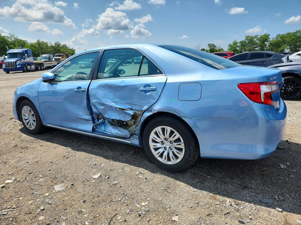 62686536 :رقم المزاد ، 4T4BF1FK6ER360218 vin ، 2014 Toyota Camry مزاد بيع