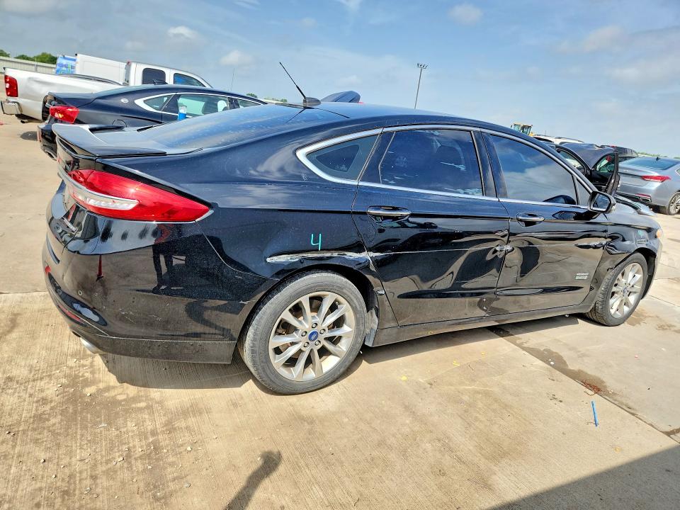 61003406 :رقم المزاد ، 3FA6P0SU6JR180999 vin ، 2018 Ford Fusion مزاد بيع