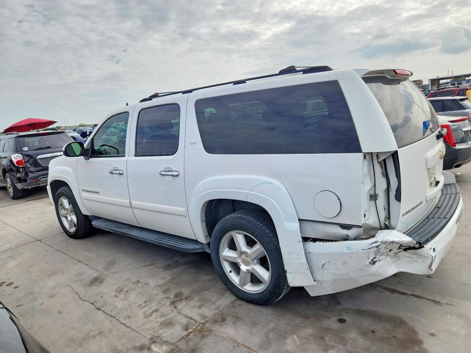 62600516 :رقم المزاد ، 3GNFC16097G158736 vin ، 2007 Chevrolet Suburban مزاد بيع