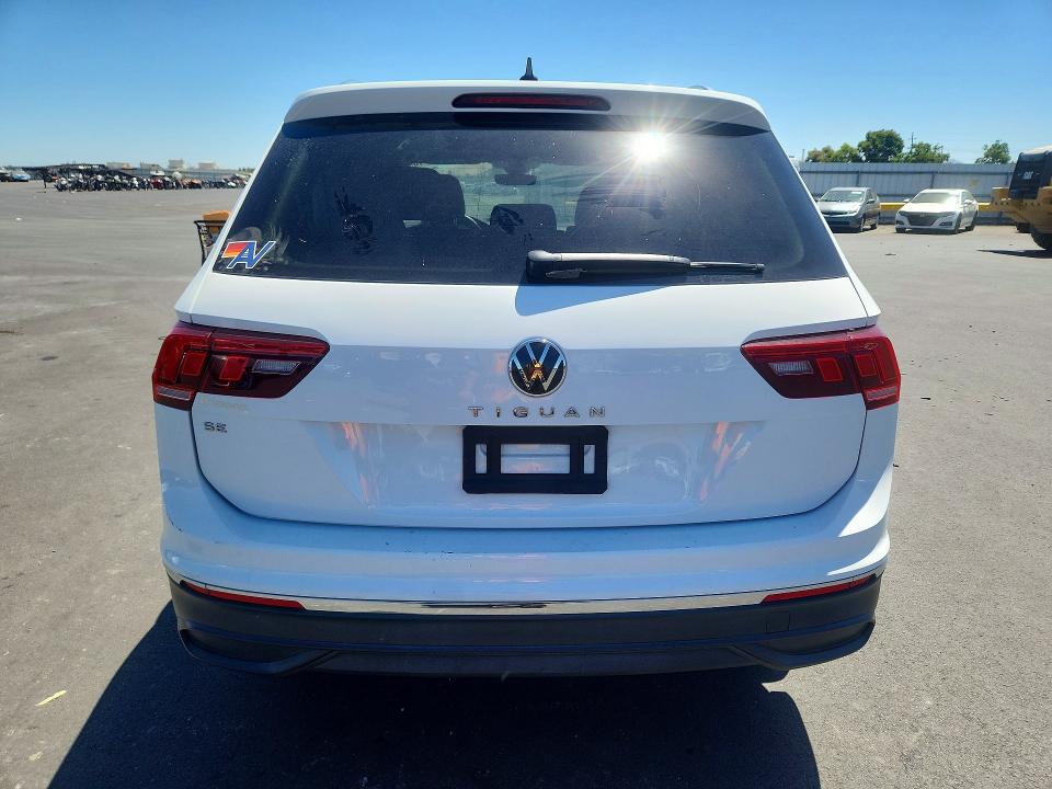 61499716 :رقم المزاد ، 3VV3B7AX9NM082845 vin ، 2022 Volkswagen Tiguan مزاد بيع