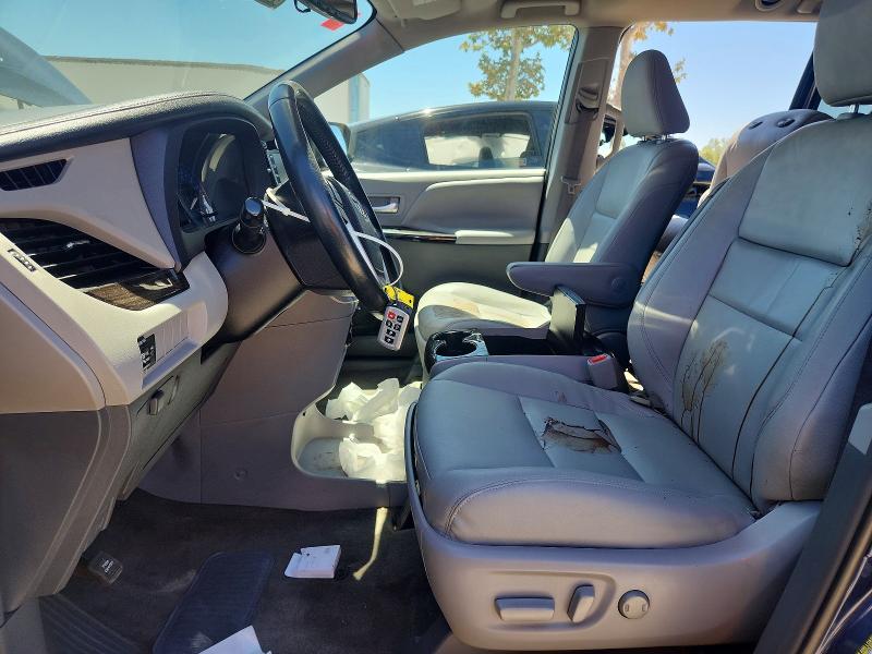 62844226 :رقم المزاد ، 5TDYZ3DC8JS928331 vin ، 2018 Toyota Sienna مزاد بيع