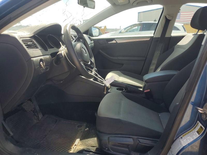 60713006 :رقم المزاد ، 3VW2B7AJ2HM332255 vin ، 2017 Volkswagen Jetta مزاد بيع