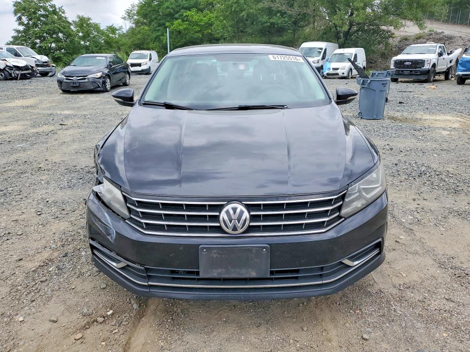 61725516 :رقم المزاد ، 1VWAT7A36HC077329 vin ، 2017 Volkswagen Passat مزاد بيع